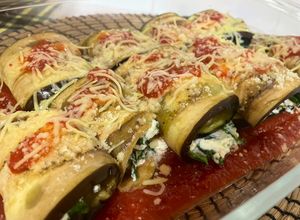 Foto principal de Rollitos de berenjena, queso ricotta, nueces y espinacas