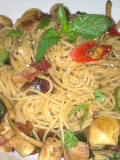 蒜香野菇炒天使麵 的食譜成品照片