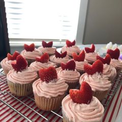 A picture of Strawberry cupcakes with strawberry buttercream.