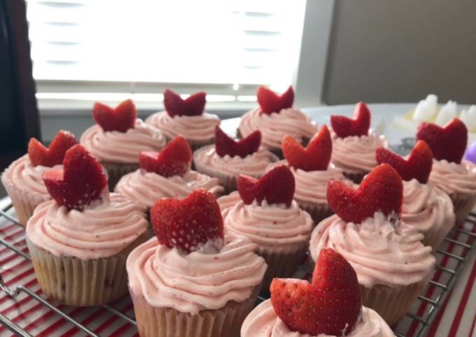 Strawberry cupcakes with strawberry buttercream