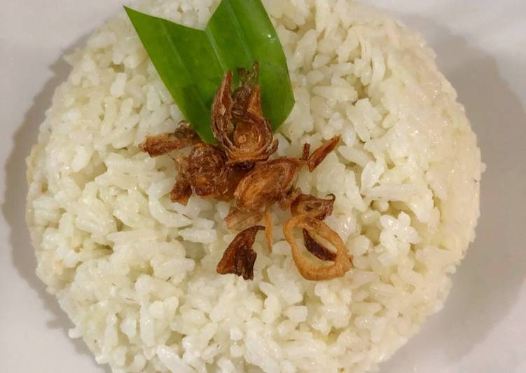 Bagaimana Menyiapkan Nasi Lemak Pandan tanpa Santan Enak Banget