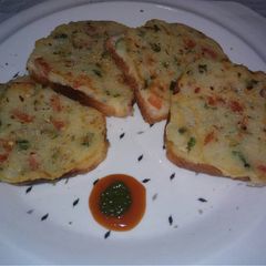 A picture of Rava bread pizza.