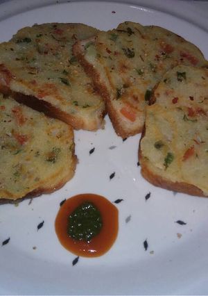 A picture of Rava bread pizza.
