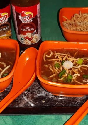 वेज मंचाऊ सूप (Veg manchow soup recipe in Hindi) रेसिपी मुख्य फोटो
