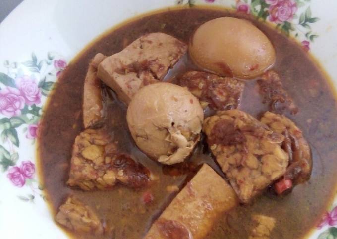 Semur 3T (tahu, telur, tempe)