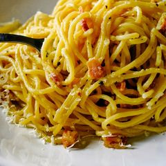 A picture of Crispy Bacon Spaghetti Carbonara.
