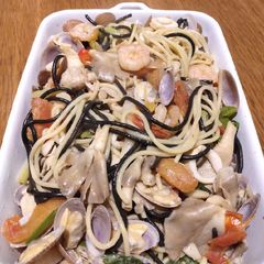 A picture of Spaghetti al Nero and Papa Alfredo Pasta with Seafoods.