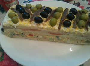 Foto principal de Pastel frío de pan de molde, salmón y surimi