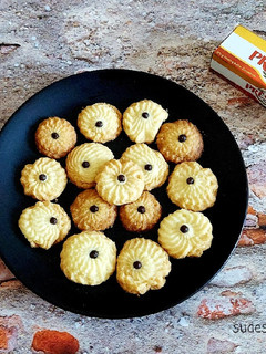 A picture of Flower-Butter Cookies.