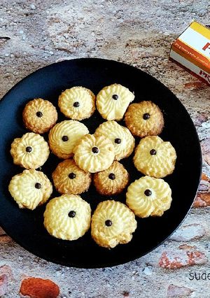 A picture of Flower-Butter Cookies.