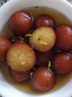 ગુલાબ જાંબુ (Gulab Jambu Recipe in Gujarati) રેસીપી મુખ્ય ફોટો