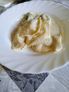 Una foto de Tortelini con nata y queso