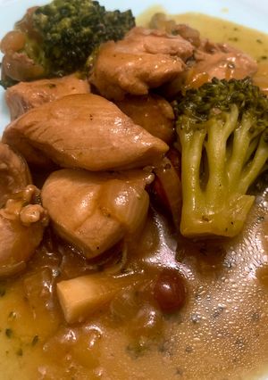 Una foto de Pollo con Almendras y Brócoli