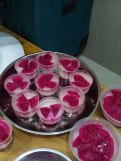 Foto resep Puding lapis susu buah naga