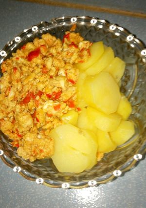 A picture of Irish and egg sauce.
