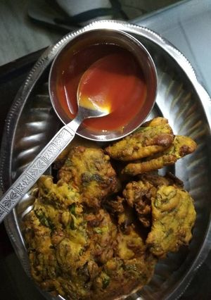 पालक पकोड़ा (Palak pakoda recipe in hindi) रेसिपी मुख्य फोटो