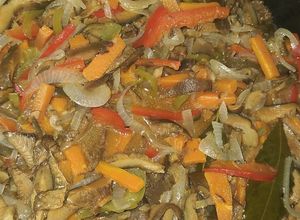 Una foto de Hongos de pino al escabeche