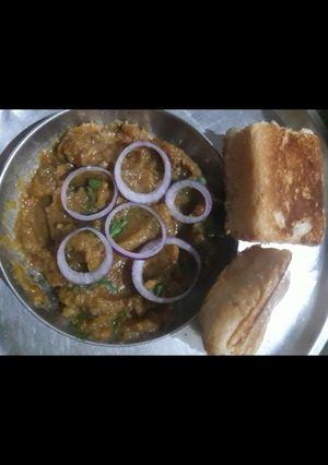पाव भाजी(pav bhaji recipe in hindi) रेसिपी मुख्य फोटो
