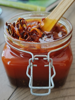 Una foto de Salsa macha con chicharrón de Habanero