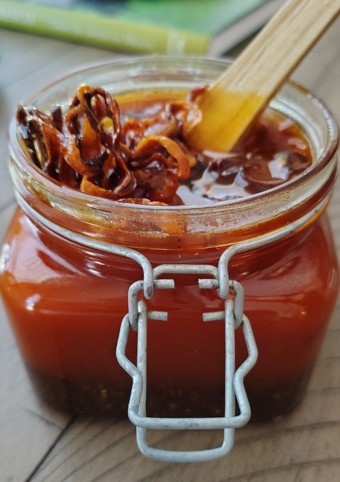 Una foto de Salsa macha con chicharrón de Habanero