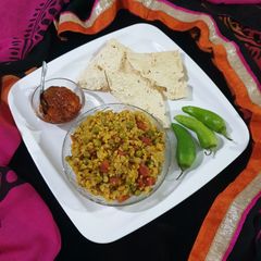 A picture of Vegetable Broken Wheat khichdi.