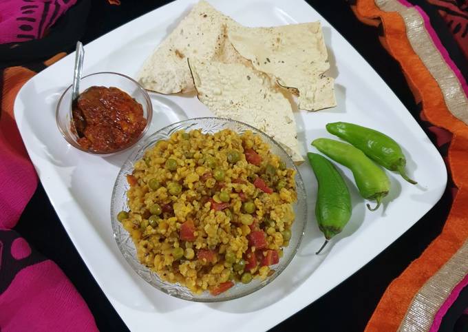 Vegetable Broken Wheat khichdi Recipe by Asmita Rupani - Cookpad