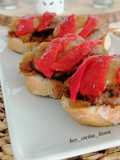 Montaditos de mini burger con chutney de higos