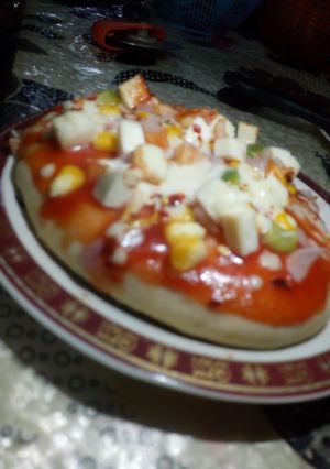 પિઝા (Pizza Recipe In Gujarati) રેસીપી મુખ્ય ફોટો