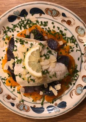 Fogasfilé sült tökön és lila burgonyán recept fotója