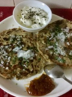 बथुआ-आलू प्याज पराठा रेसिपी मुख्य फोटो