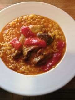 Una foto de Arroz caldoso con conejo y un toque andalusi