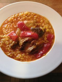 Una foto de Arroz caldoso con conejo y un toque andalusi