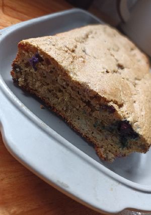 Una foto de Budín de avena banana y arándanos