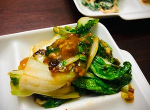 Una foto de Pack choi salteado con salsa de ostras  al wok Japonés CINGUENSAIITAME🇺🇾🇯🇵青梗菜（パクチョイ）のオイスター炒め