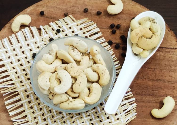 Simple Way to Prepare Speedy Salt And Pepper Roasted Cashew Nuts
