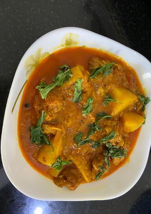 सोयाबीन आलू सब्ज़ी (Soyabean Aloo sabzi recipe in hindi) रेसिपी मुख्य फोटो