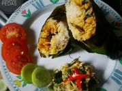 Gambar nasi bakar ayam suwir pakai laos