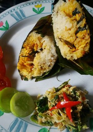 Foto resep Nasi Bakar Ayam Suwir Pedas