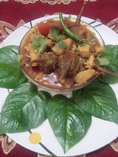 वांगी, फुलकोबी की रसदार भाजी (vangi fulkobi bhaji recipe in mar रेसिपी चे मुख्य फोटो