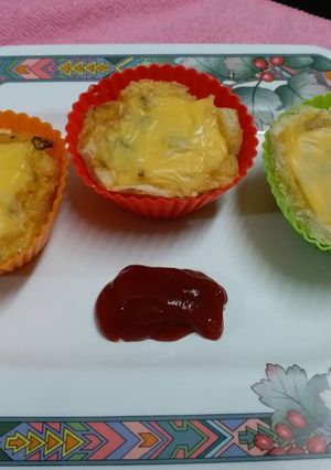 A picture of Chicken Egg Cup Pizza.