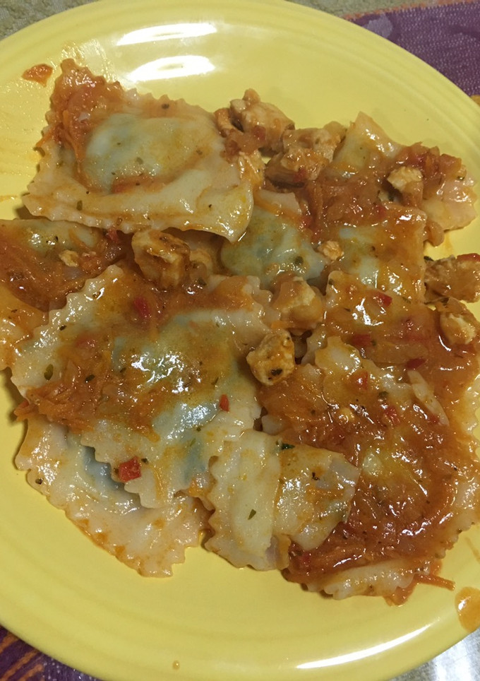 Una foto de Ravioles caseros de acelga y pollo