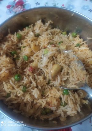 A picture of Shahi pulao.