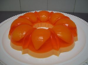Una foto de Gelatina de melocotón y yogurt (4 ingredientes)