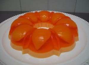 Una foto de Gelatina de melocotón y yogurt (4 ingredientes)