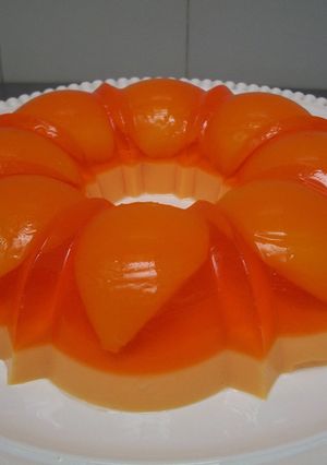 Una foto de Gelatina de melocotón y yogurt (4 ingredientes)