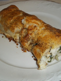 Una foto de Hojaldre relleno de acelgas y pescadilla
