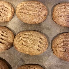 A picture of Spiced hazelnut cookies.