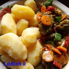 A picture of Boiled irish potatoes with minced meat sauce.