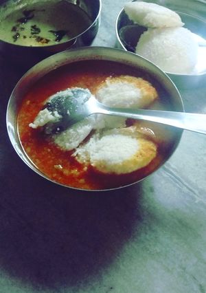 रवा इडली (Rava idli recipe in hindi) रेसिपी मुख्य फोटो
