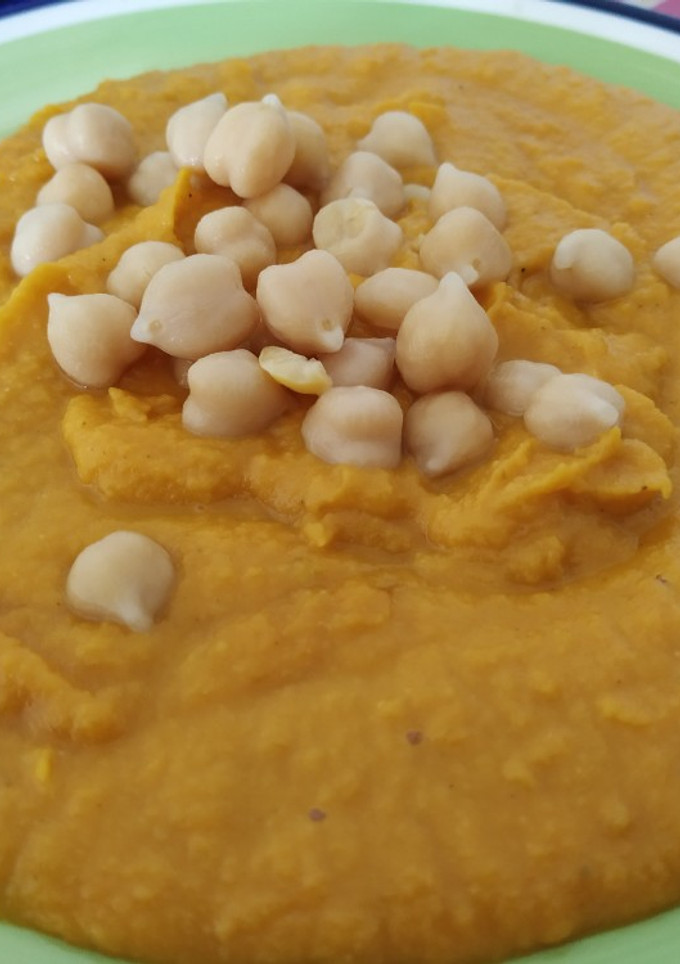 Una foto de Hummus de zanahoria